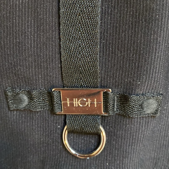 High - Everyday Couture. Style called Minimalist - Picture 10 of 16